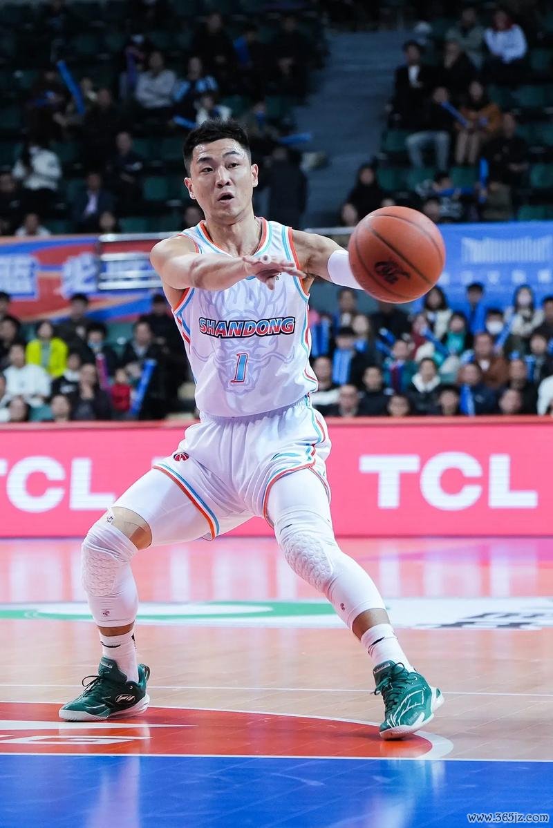 高诗岩17+9助山东险胜新疆 齐麟17分李炎哲贡献15分