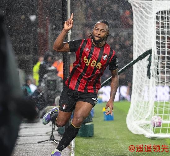 阿莫林曼联不能再乱签人！罗马诺巴萨尤文正密切关注塞内西